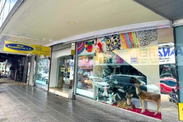 Mega Ensambles Int. S.A. es una empresa ubicada en la Zona Libre de Colón, Panamá, dedicada a la distribución mayorista de productos para bisutería, sedería, decoración y artículos de temporada.