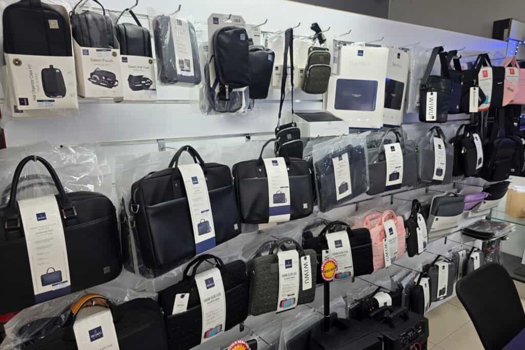 Macao Internacional, S.A. somos especialistas en la distribución mayorista de productos electrónicos y tecnología, con sede en la Zona Libre de Colón, Panamá