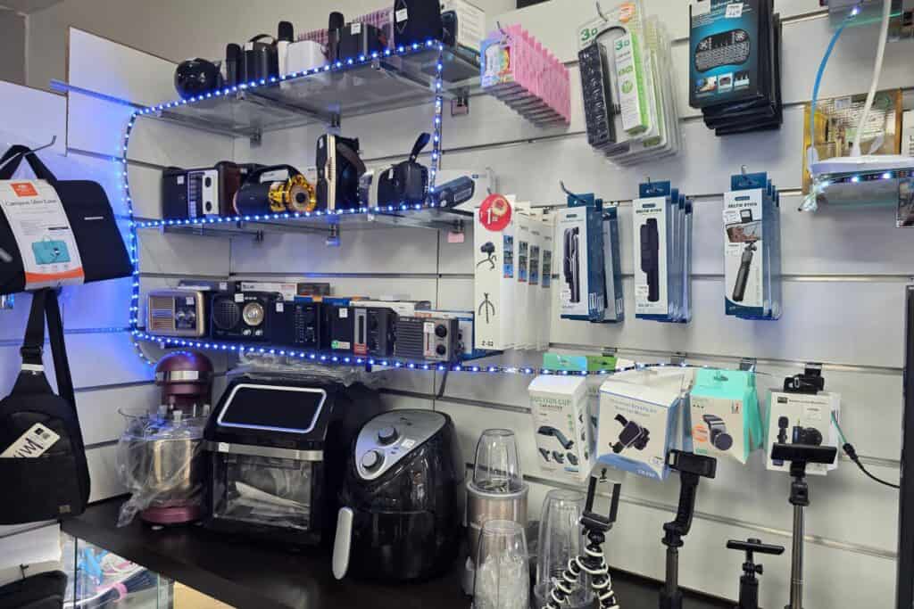 Macao Internacional, S.A. somos especialistas en la distribución mayorista de productos electrónicos y tecnología, con sede en la Zona Libre de Colón, Panamá