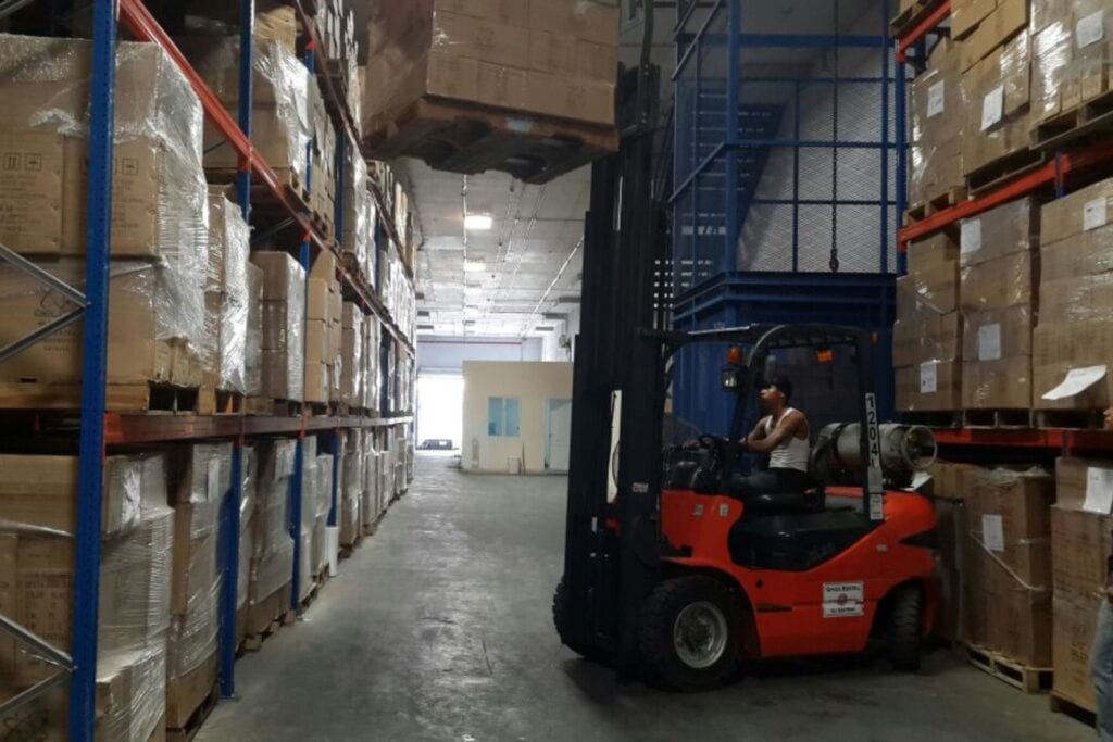 Sel International S.A. es una empresa con más de 30 años de experiencia en el sector eléctrico, especializada en la importación y distribución mayorista de iluminación, lámparas y materiales eléctricos desde la Zona Libre de Colón y Ciudad de Panamá.