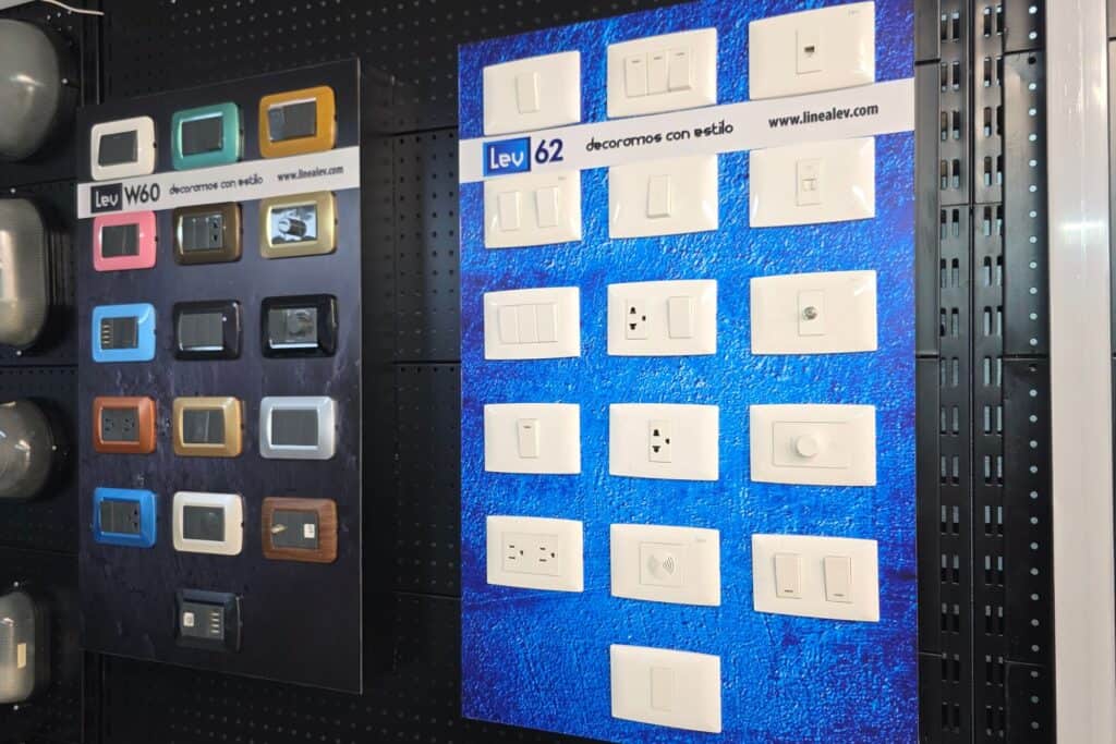 Sel International S.A. es una empresa con más de 30 años de experiencia en el sector eléctrico, especializada en la importación y distribución mayorista de iluminación, lámparas y materiales eléctricos desde la Zona Libre de Colón y Ciudad de Panamá.