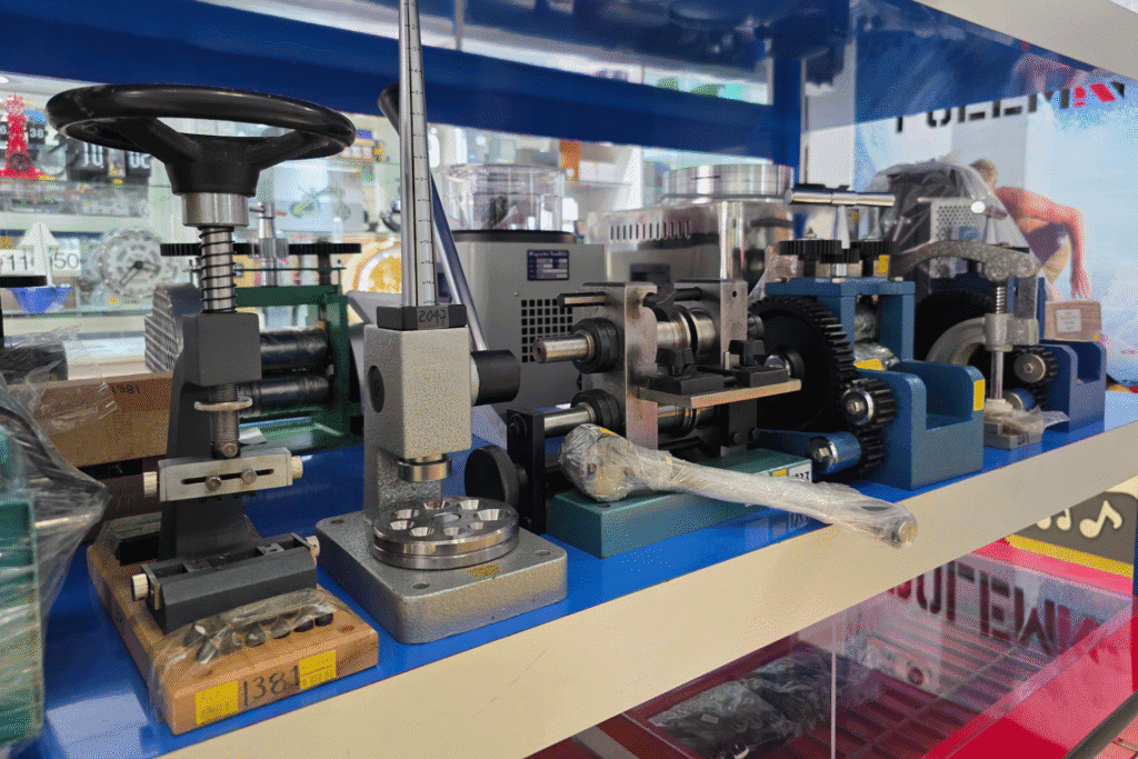 Showroom de Q&Q Colbateries, S.A. en la Zona Libre de Colón, República de Panamá