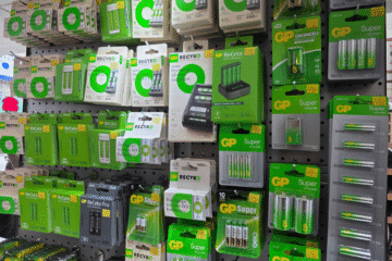 Showroom de Q&Q Colbateries, S.A. en la Zona Libre de Colón, República de Panamá