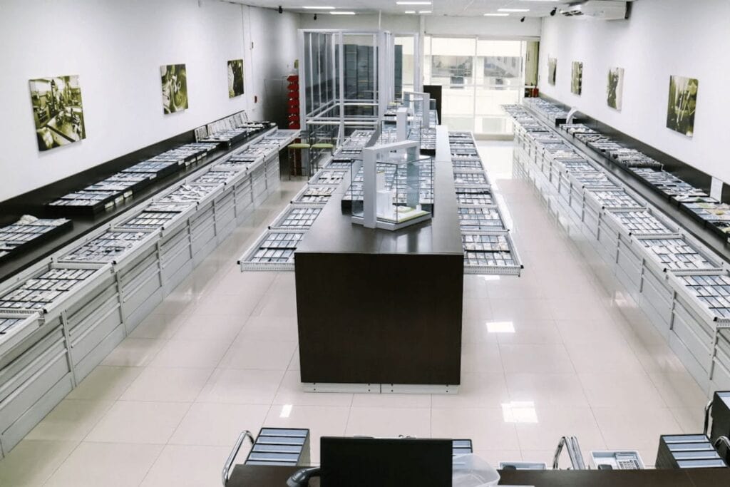 rgyros Inc es la empresa líder en la distribución de joyería en Plata 925 al por mayor en la Zona Libre de Colón, Panamá, con más de 40 años de experiencia en el mercado internacional.