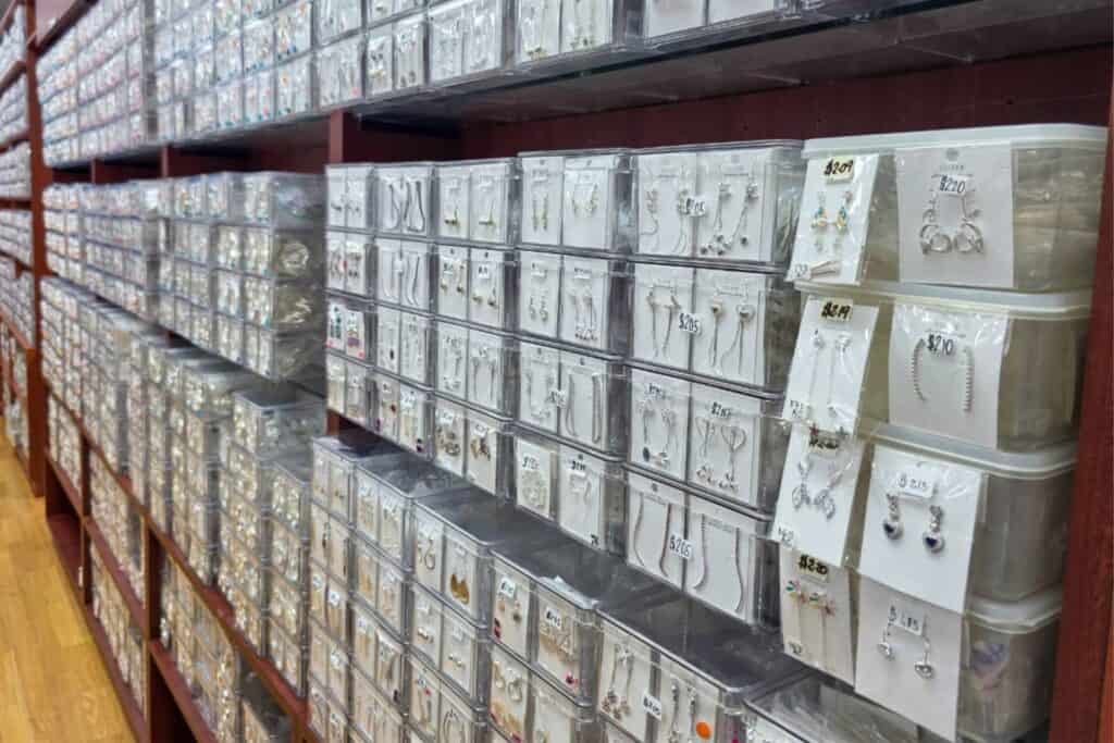 Beta Trading internacional distribuye accesorios de plata 925, goldfield de 18K y Acero 316 desde la Zona Libre de Colon