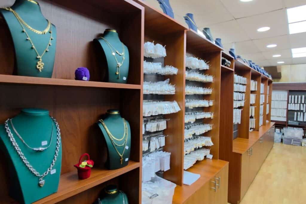 Beta Trading internacional distribuye accesorios de plata 925, goldfield de 18K y Acero 316 desde la Zona Libre de Colon