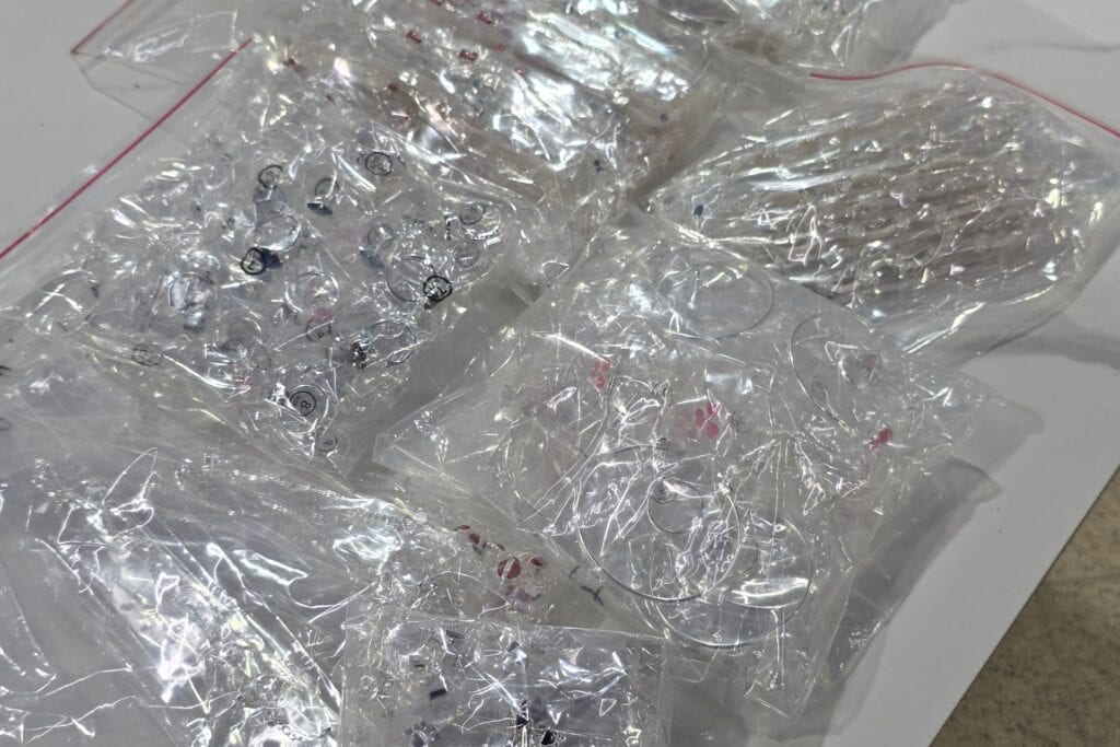 Jaziz Zona Libre es una empresa especializada en la distribución de accesorios de alta calidad en plata 925 y oro laminado 18K.