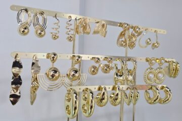 Jaziz Zona Libre es una empresa especializada en la distribución de accesorios de alta calidad en plata 925 y oro laminado 18K.