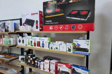 BP Connecting World S.A. es un proveedor mayorista con sede en la Zona Libre de Colón, especializado en la importación y distribución al por mayor de productos electrónicos, iluminación solar, parlantes y bocinas, radios portátiles, ventiladores recargables, accesorios para celulares y computadoras, artículos para el hogar, balones deportivos y bolsas de regalo.