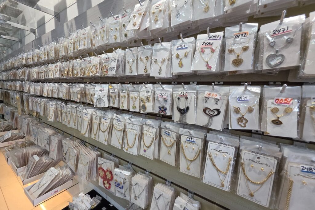 Petosilver Panamá es una empresa dedicada a la importación y distribución de accesorios en acero inoxidable, cover gold y bisutería en general.