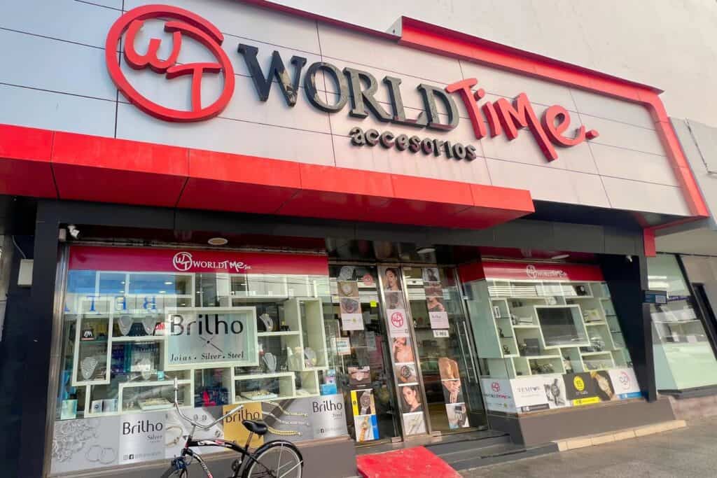 En World Time Inc llevamos 25 años impulsando negocios de joyería en accesorios de Plata 925, Baño de Oro y Acero 316, además de relojería, con un enfoque 100% mayorista.