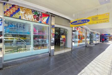 Mega Ensambles Int. S.A. es una empresa dedicada a la distribución mayorista de productos para la elaboración de bisutería, además de artículos de sedería, decoración y temporadas como Carnaval, Fiestas Patrias o Navidad.